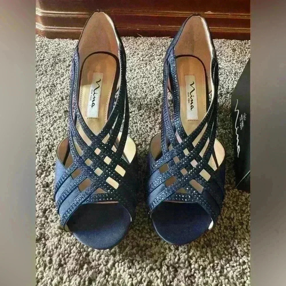 NINA, kitten heal, new navy luster, size 6.5, worn once, mother of the bride
